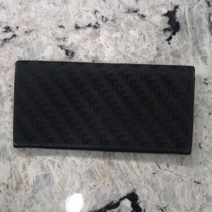 ♥️SOLD♥️Gucci GG front,leather back signature